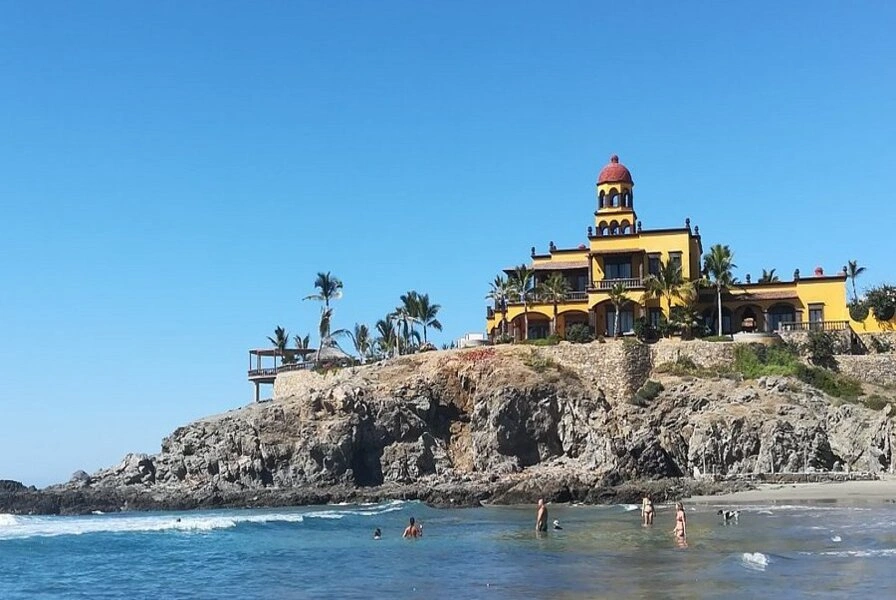 8. Cerritos Beach