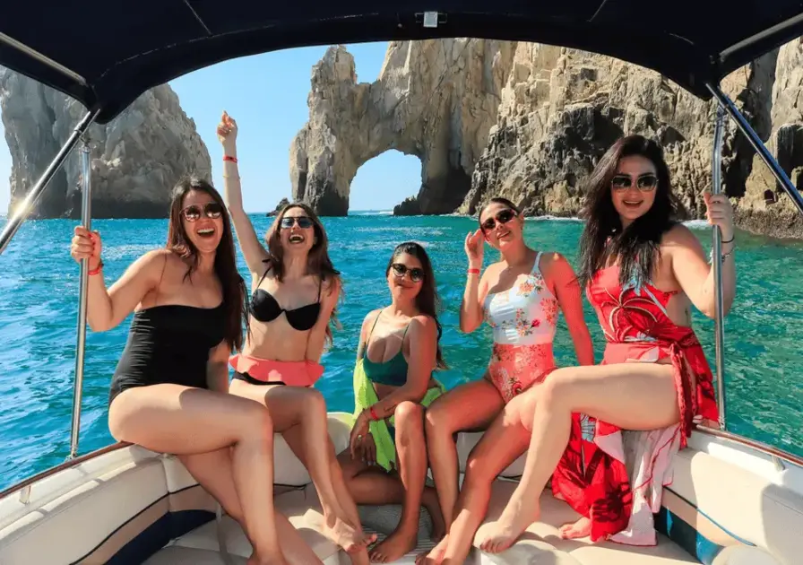 1 Hour Shared Yacht Tour for Small Groups in Cabo San Lucas
