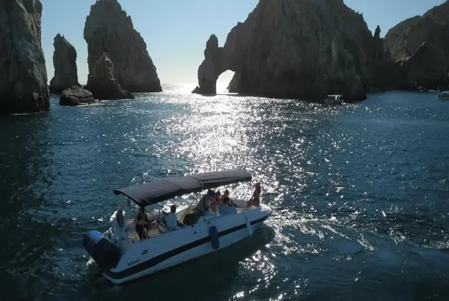 1 Hour Shared Yacht Tour in Cabo San Lucas