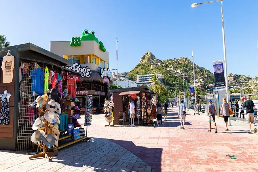 Dining, Shopping, and Nightlife Near the Marina