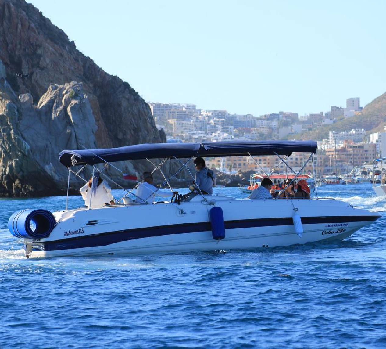 Infinity 28 private yacht cruising in Los Cabos