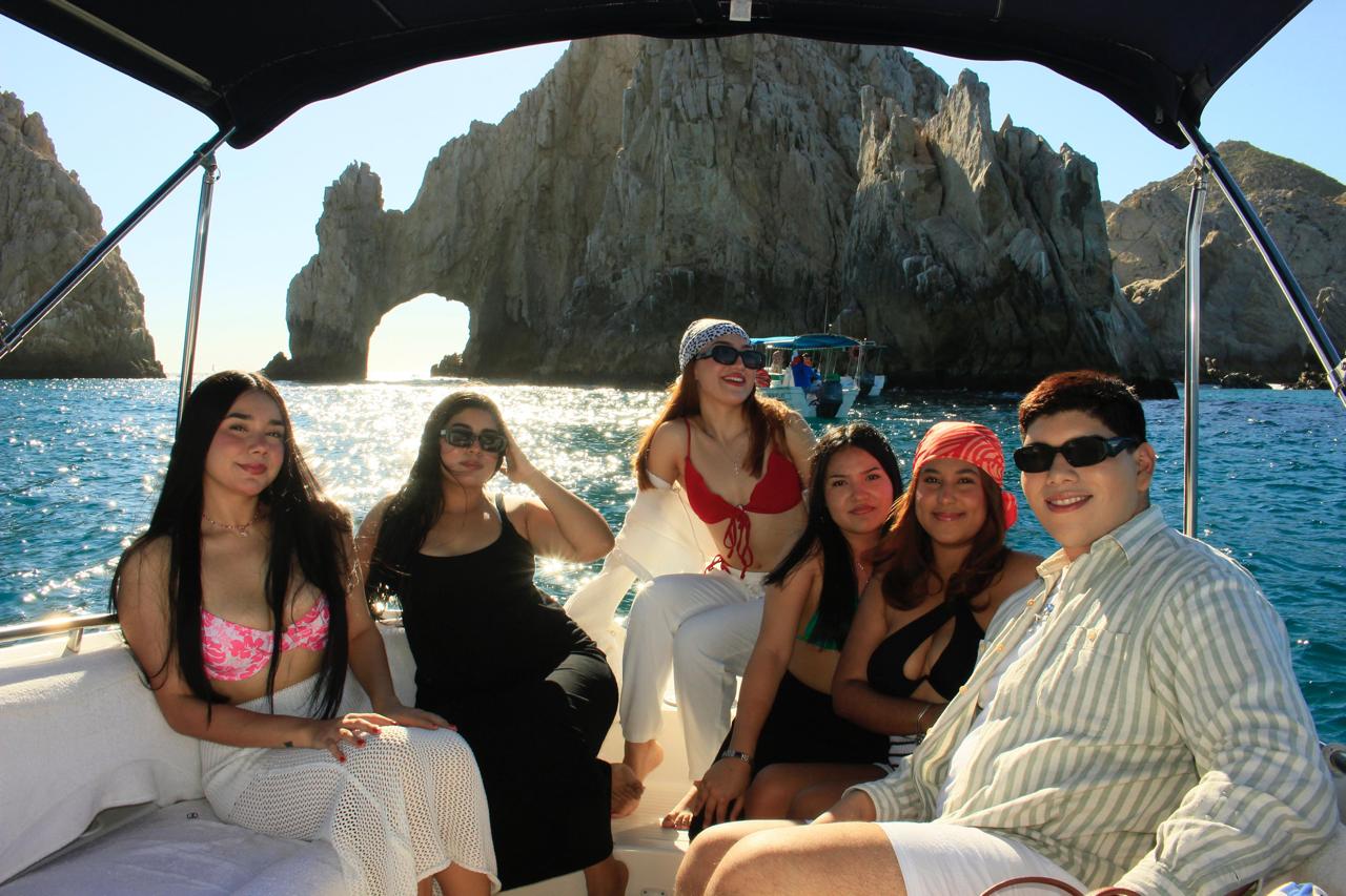cabo-private-yacht-charter-with-friends-Infinity 28