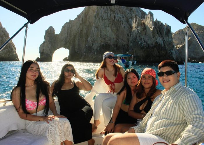 cabo-private-yacht-charter-with-friends-Infinity 28