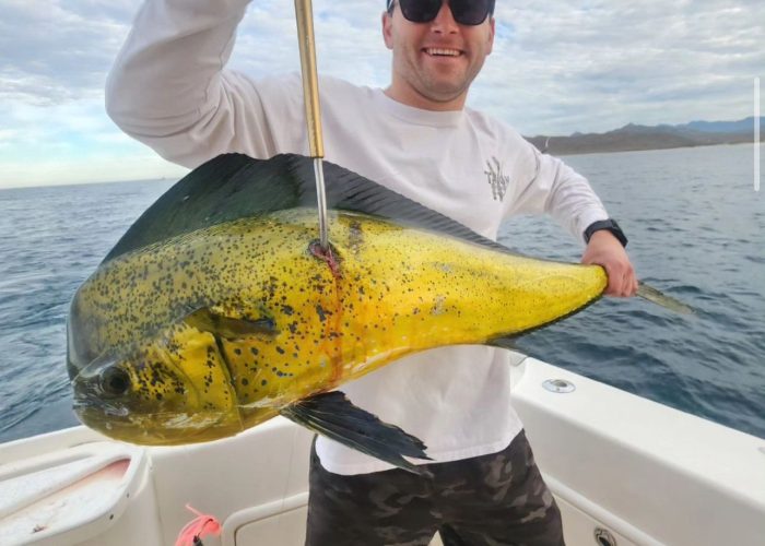 experienced-fishing-crew-los-cabos-deep sea