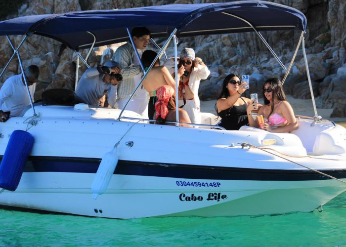 los-cabos-private-yacht-tour-boat-trips-Infinity 28