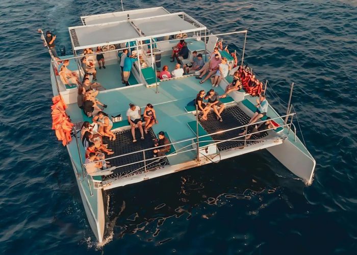 shared-catamaran-cruise-los-cabo-Shared sunset